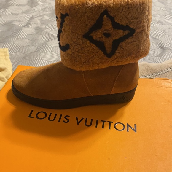 Authentic Louis Vuitton boots - runs a little small - Picture 3 of 4